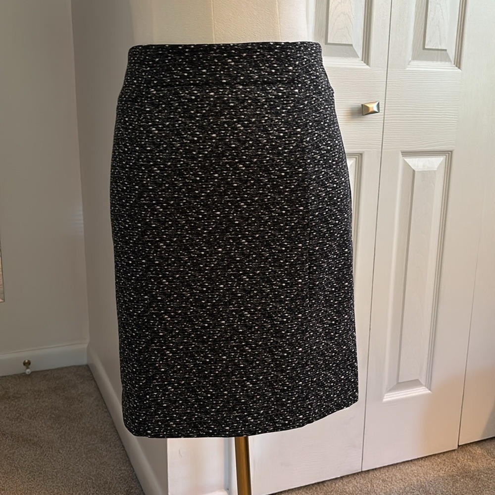 Michael Kors Black and White Stretch Pencil Skirt Size 2 - Picture 2 of 7